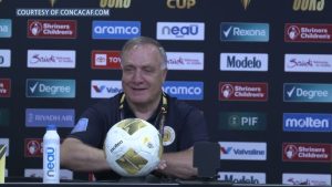 Advocaat “otvorio karte”